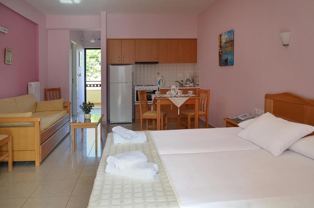 Hotel Patelis Poúlithra Oda fotoğraf