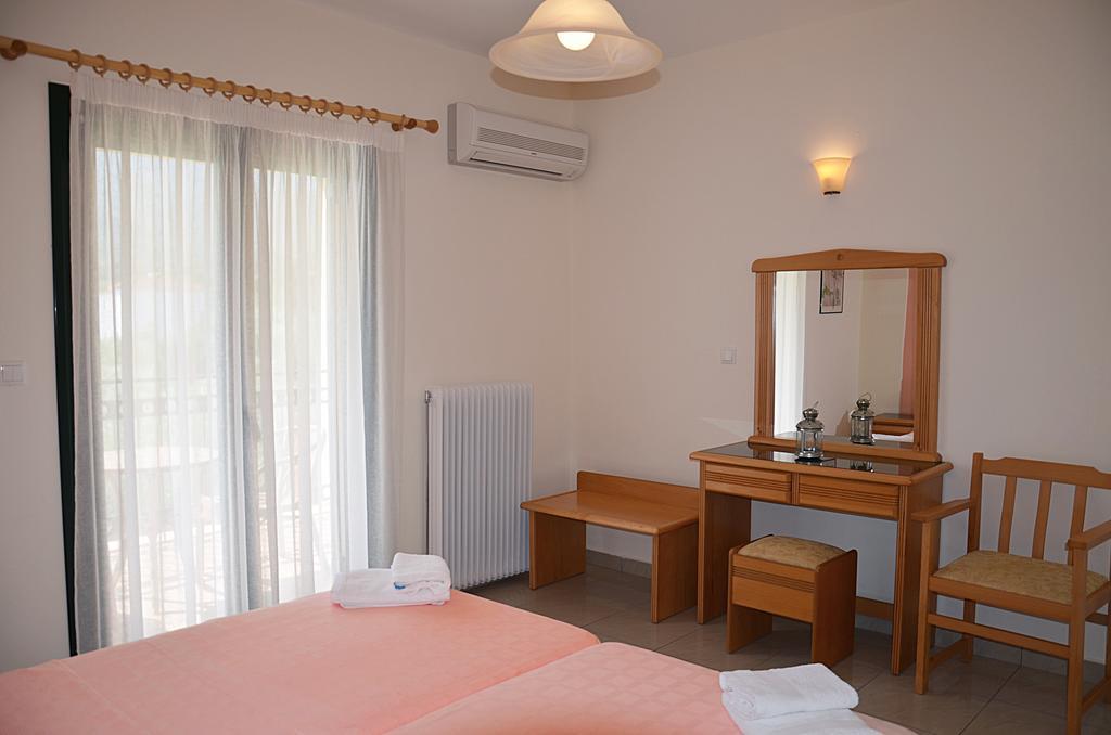 Hotel Patelis Poúlithra Dış mekan fotoğraf